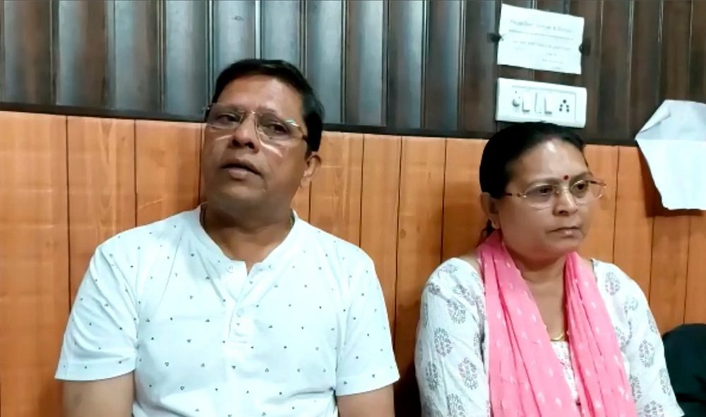 Indian Couple Sues Son For Lack of Grandkids Sanjeev Ranjan Prasad, left, and Sadhana Prasad at a lawyer’s office